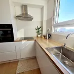 Beautiful Sea View, Free Parking, Centre Of