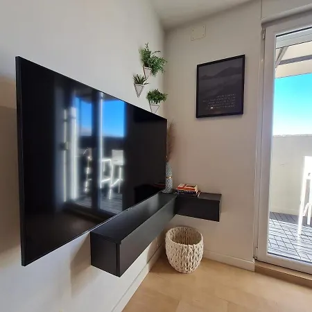 Апартаменты Beautiful Sea View, Free Parking, Centre Of
