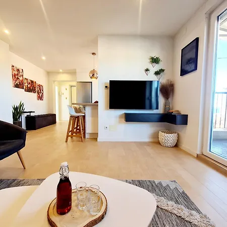 Beautiful Sea View, Free Parking, Centre Of Apartment